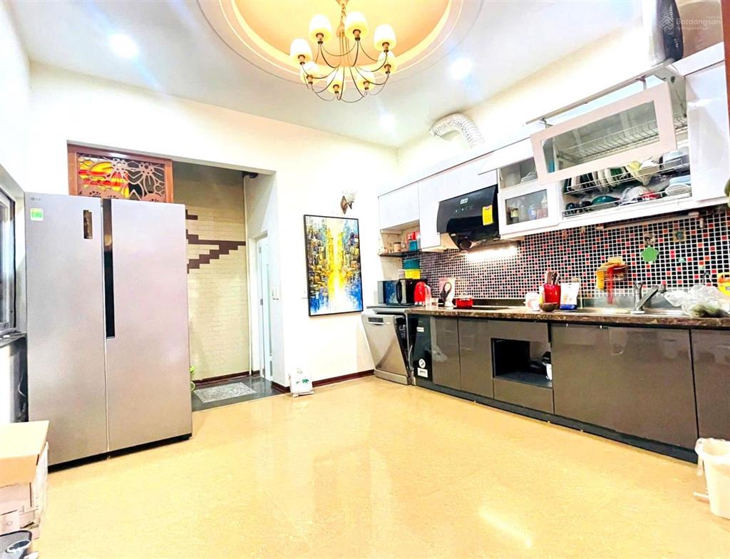 Bán nhà ngõ 175 lạc long quân, tây hồ 50 m2, 6 tầng, mặt tiền 4.2mét. ô tô qua nhà