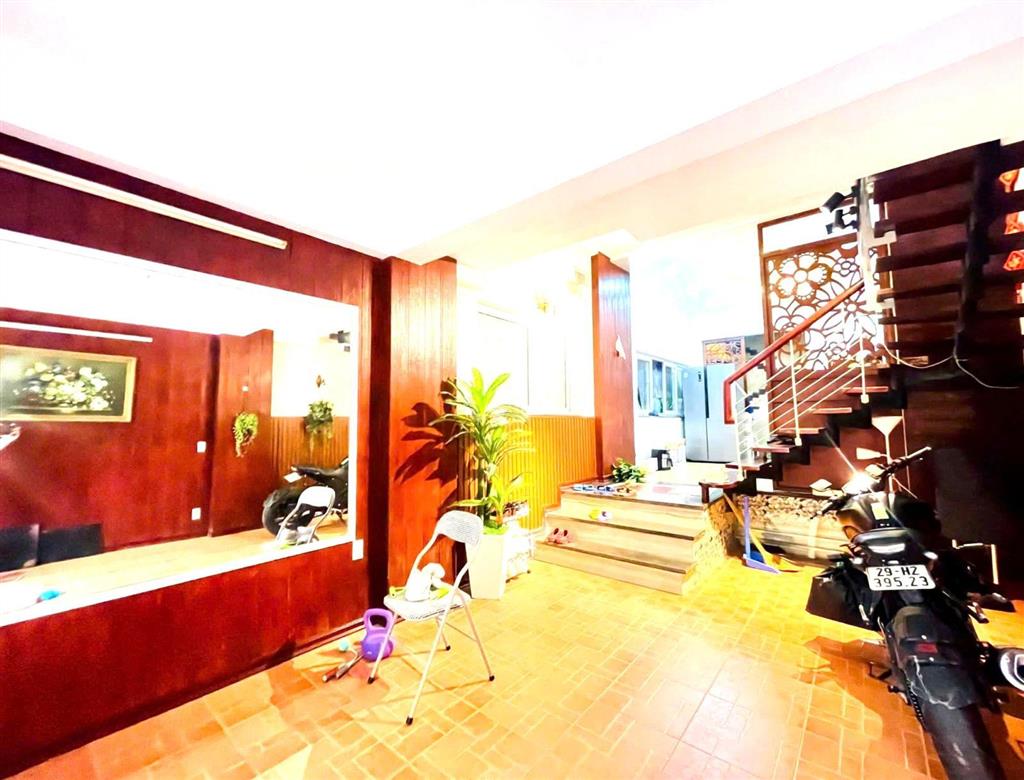 Bán nhà ngõ 175 lạc long quân, tây hồ 50 m2, 6 tầng, mặt tiền 4.2mét. ô tô qua nhà