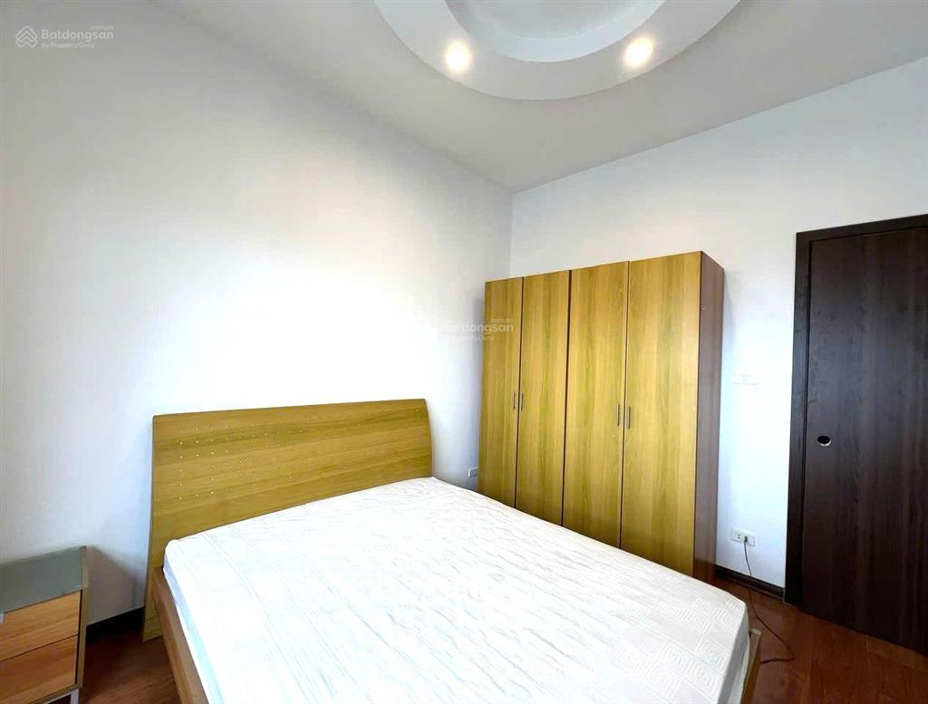 Cho thuê chung cư vườn xuân 71 nguyễn chí thanh, 132 m2, 3 phòng ngủ, 2 vs, full nội thất.