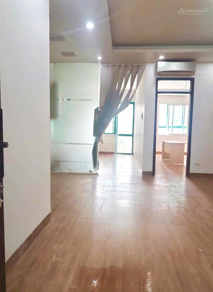 Cho thuê chung cư tòa 18 t1 lê văn lương 95 m2, 3 phòng ngủ 1 vs, nhà nhiều lộc.