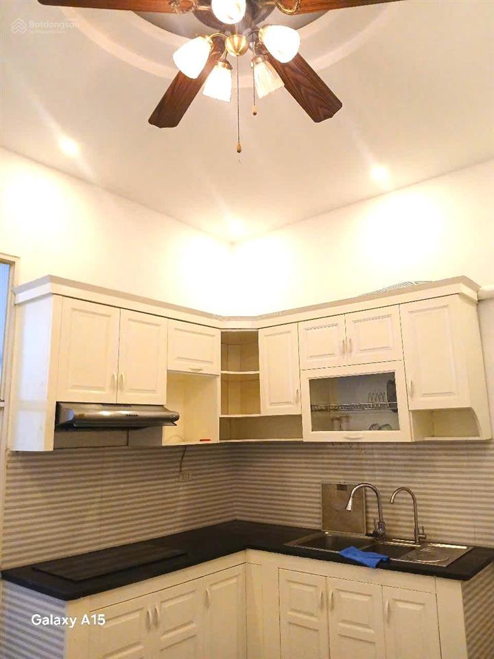 Cho thuê nhà ngõ 97 trịnh công sơn, tây hồ 70 m2, 3 tầng, 4 phòng ngủ, giáp hồ tây