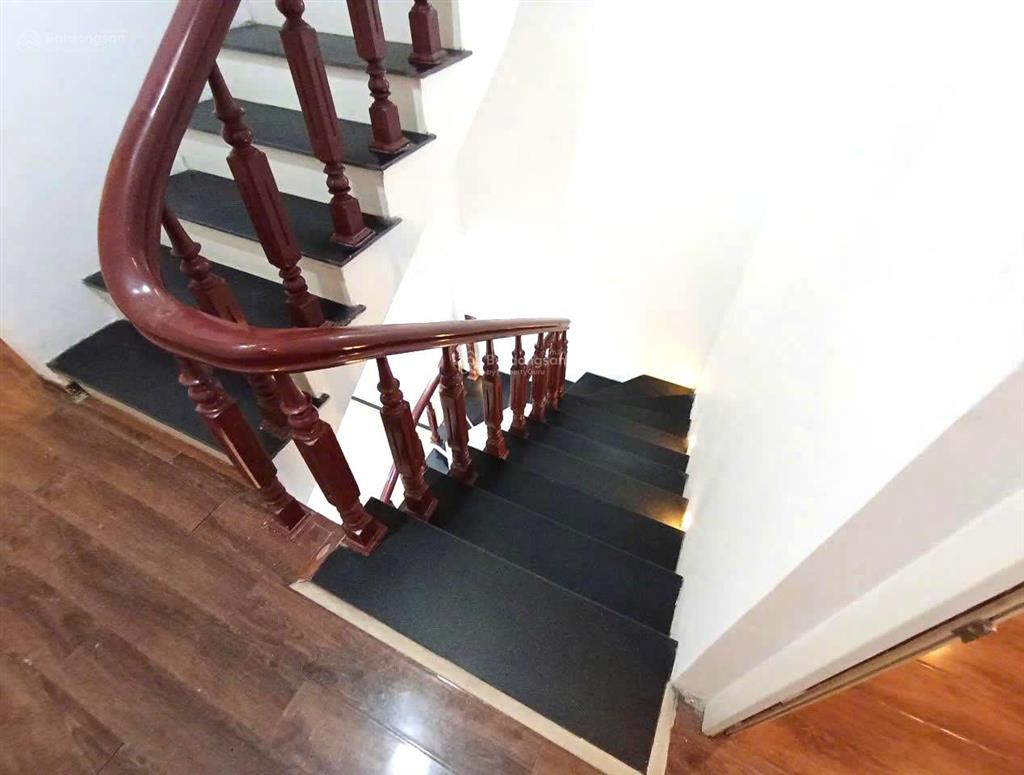 Cho thuê nhà ngõ 97 trịnh công sơn, tây hồ 70 m2, 3 tầng, 4 phòng ngủ, giáp hồ tây