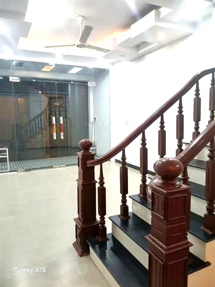 Cho thuê nhà ngõ 97 trịnh công sơn, tây hồ 70 m2, 3 tầng, 4 phòng ngủ, giáp hồ tây