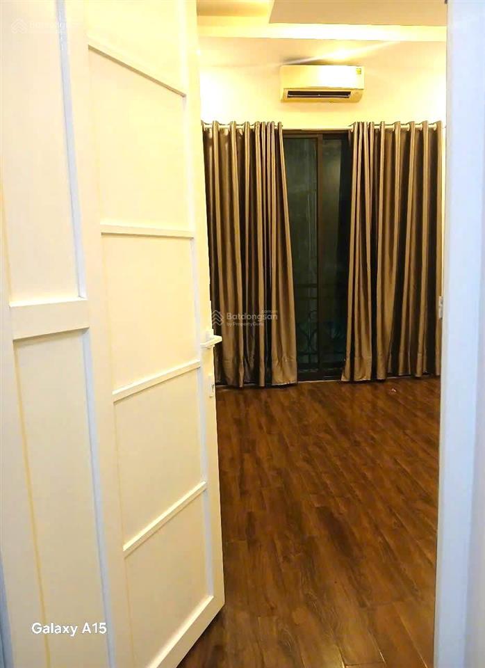 Cho thuê nhà ngõ 97 trịnh công sơn, tây hồ 70 m2, 3 tầng, 4 phòng ngủ, giáp hồ tây