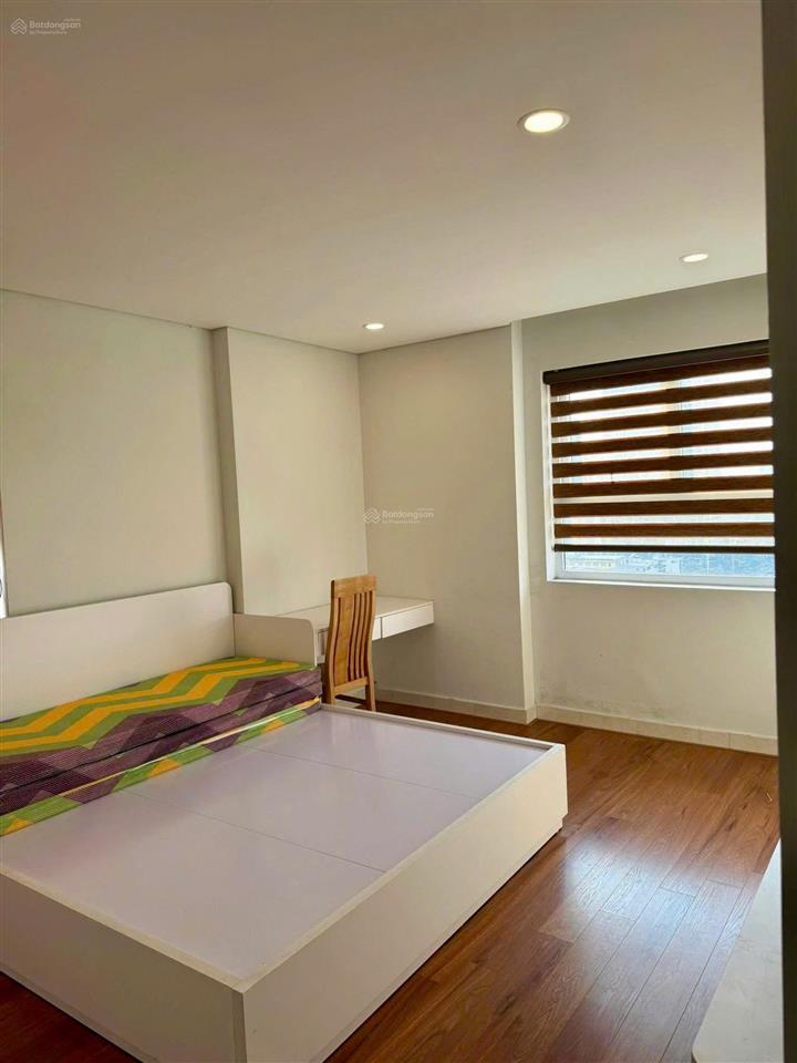 Cho thuê chung cư 43 lê văn lương 125 m2 3 phòng ngủ 2 vs, full nội thất.