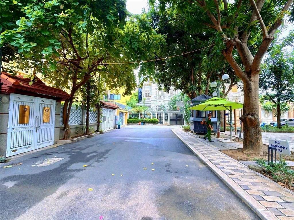 Biệt thự vip vườn đào  tây hồ  view vườn hoa  mt 13m  gara  nội thất gỗ cao cấp