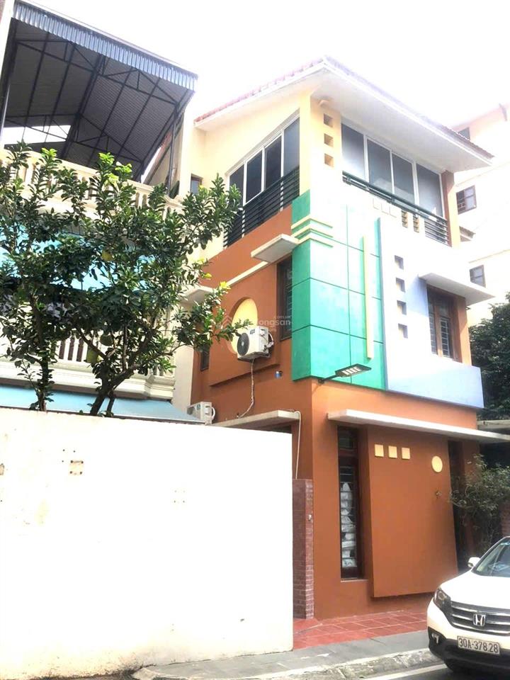 Cho thuê biệt thự khu dịch vong hậu 140 m 3 tầng vỉa hè, ô tô tránh