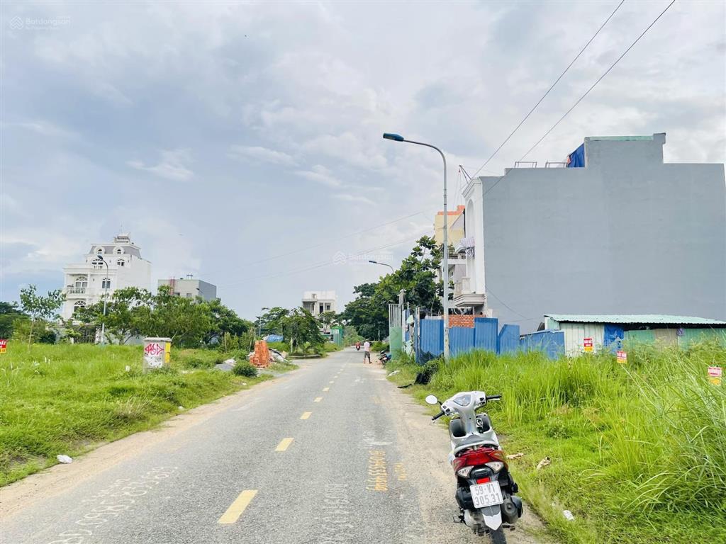 Bán lô d/a phú nhuận 2 p.tml q2 ngay tthc tp. thủ đức trục đường thông giá chỉ 140tr/m2, dt129,5m2