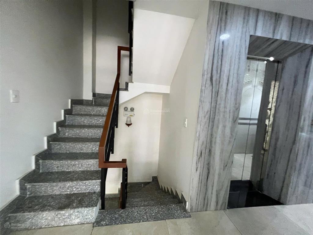 Cho thuê tòa văn phòng lý thường kiệt giá 110 triệu/tháng