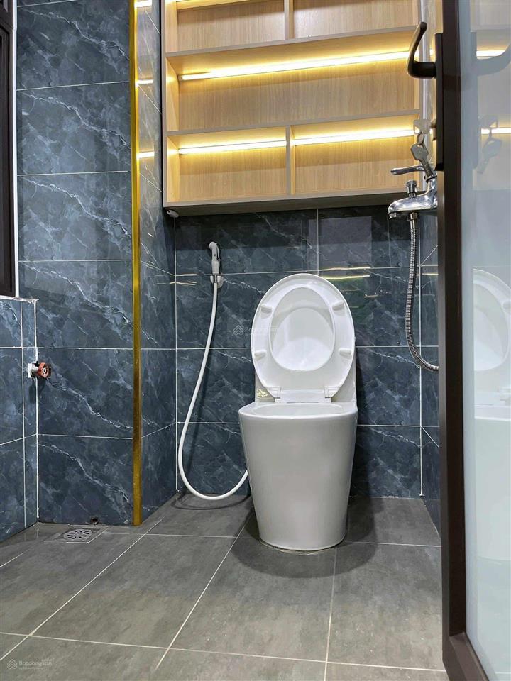 Chung cư 6 tầng  2 ngủ đủ tiện ích  sổ đỏ riêng 43m2 khu vực vip phú thượng nhỉnh 2 tỷ