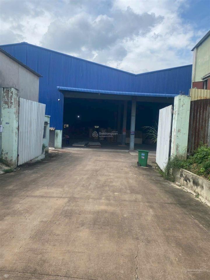 Cho thuê kho xưởng 1800 m2 giá 92 triệu. ở phường khánh bình tân uyên bình dương  0908 954 ***