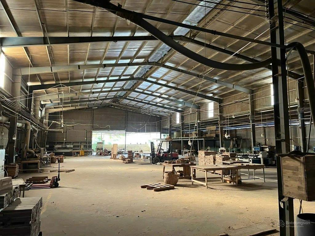 Cho thuê kho xưởng 1800 m2 giá 92 triệu. ở phường khánh bình tân uyên bình dương  0908 954 ***