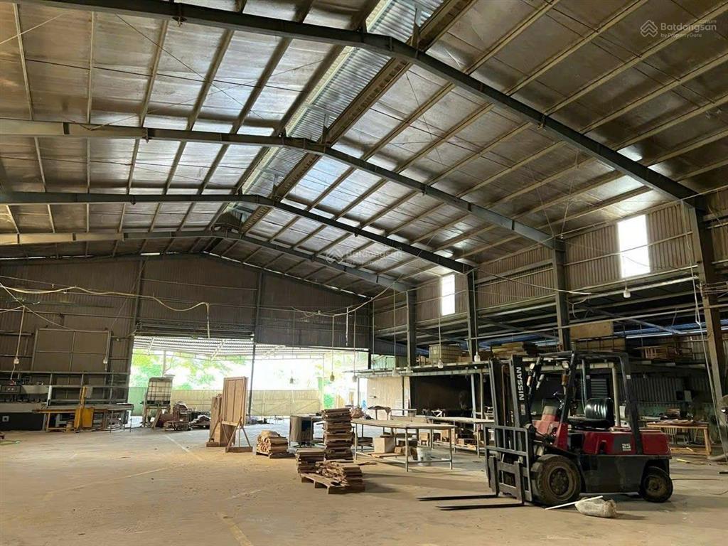 Cho thuê kho xưởng 1800 m2 giá 92 triệu. ở phường khánh bình tân uyên bình dương  0908 954 ***