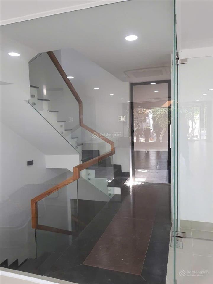 Cho thuê văn phòng lương định của an phú 500m2 sử dụng hầm riêng ,trệt lửng 3 lầu .giá 100tr/tháng