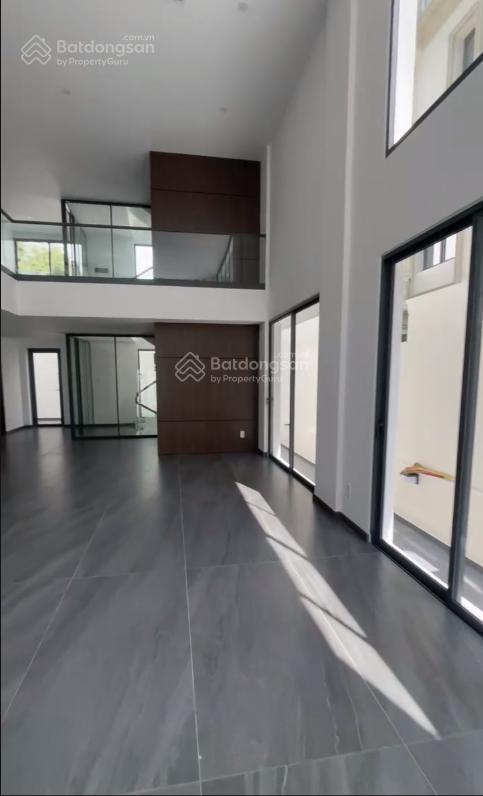 Cho thuê văn phòng đảo kim cương 500m2 sử dụng. hầm riêng sàn trống suốt 120tr/tháng