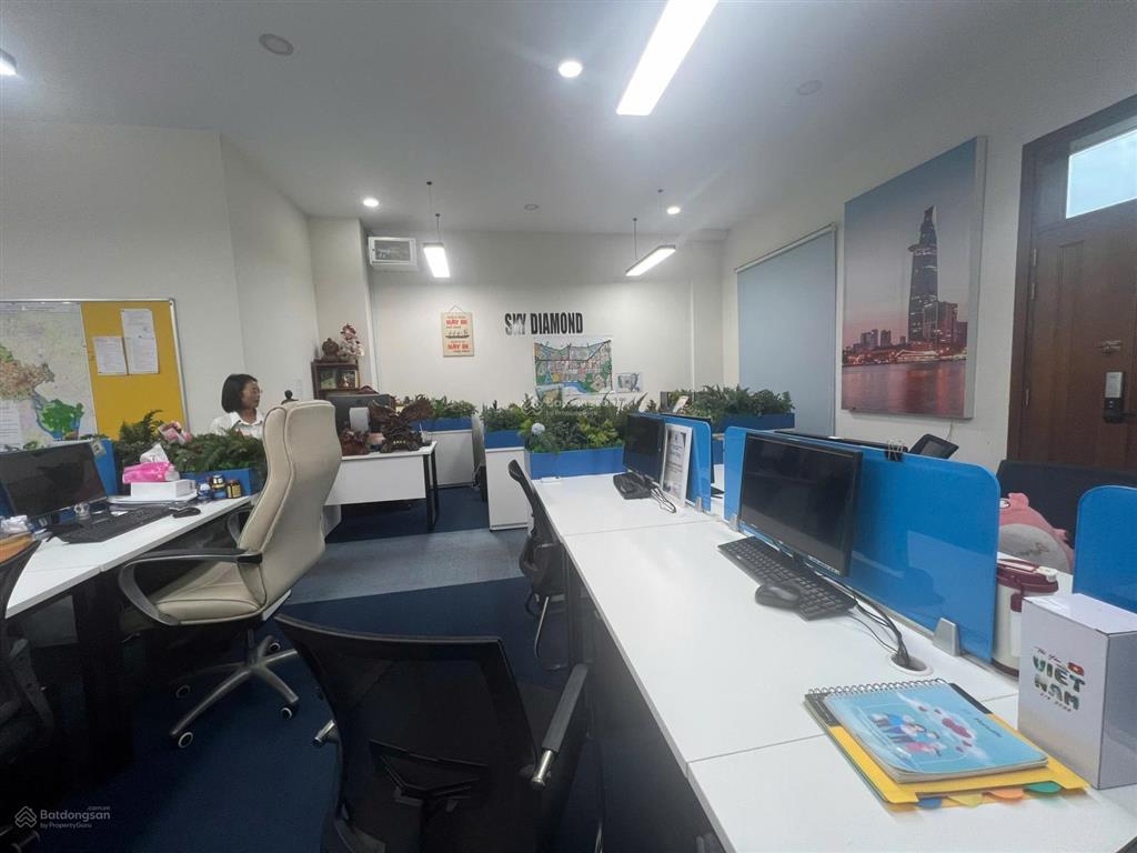 Cho thuê tòa nhà lakeview thủ thiêm 700m² sử dụng giá thuê 185tr/tháng, bàn giao ngay, ngang 7x20m
