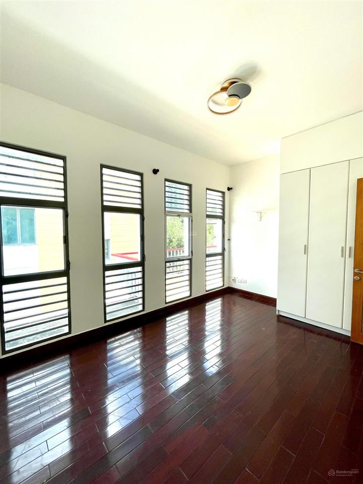 Cho thuê villa riviera giang văn minh | 4pn | 500m² | sân vườn riêng | 5.000 usd/tháng
