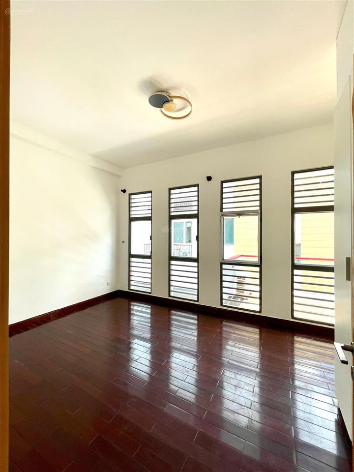 Cho thuê villa riviera giang văn minh | 4pn | 500m² | sân vườn riêng | 5.000 usd/tháng