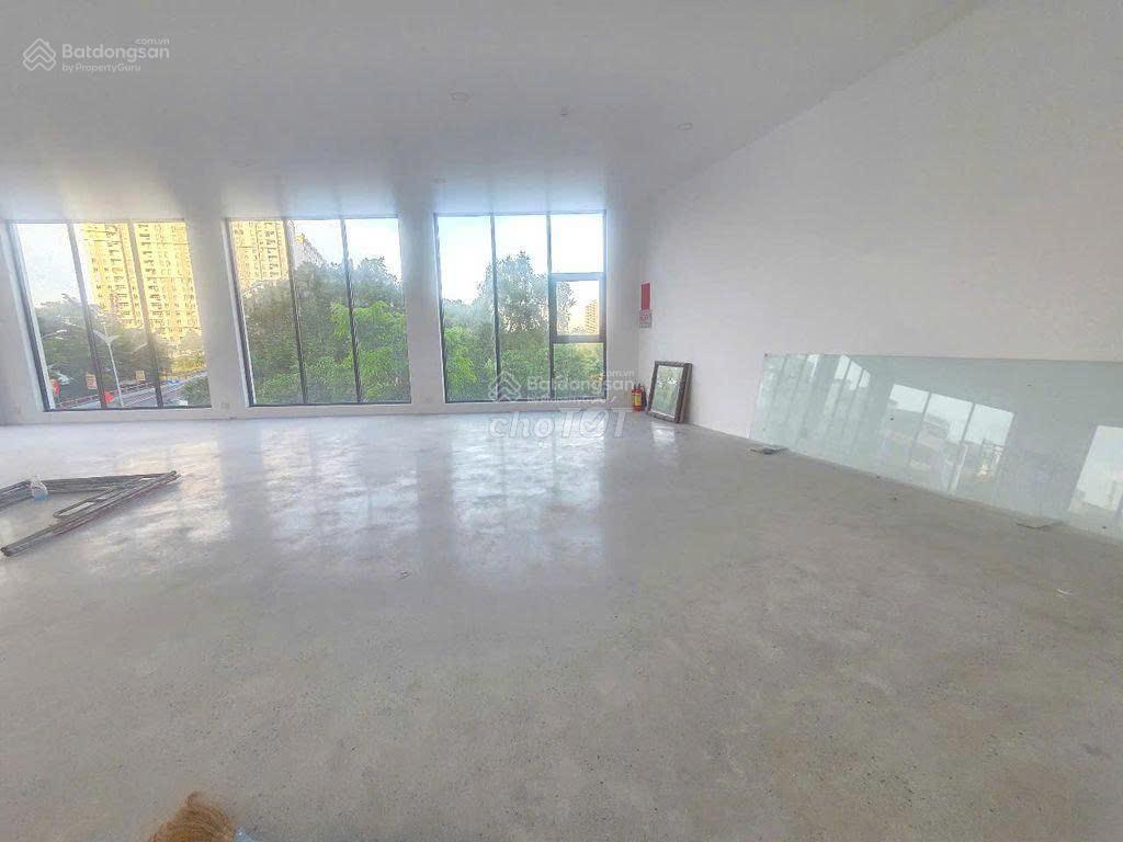 Cho thuê căn góc 2 mặt tiền phạm văn ngôn  an khánh 465m2 trần cao 4m phù hợp showroom, f&b, vp