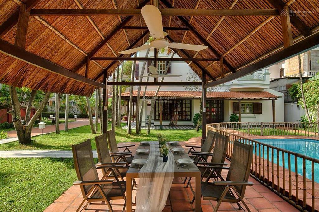 Cho thuê biệt thự sân vườn 1.300m xuân thủy, thảo điền cũ 5pn, full nội thất vào ngay giá 10.000$