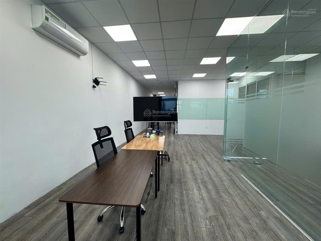 Văn phòng lakeview thủ thiêm 122m2, 25tr/tháng sẵn máy lạnh, nội thất cơ bản