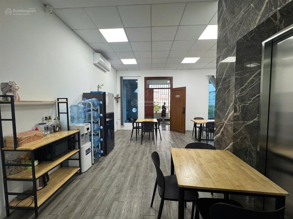 Văn phòng lakeview thủ thiêm 122m2, 25tr/tháng sẵn máy lạnh, nội thất cơ bản