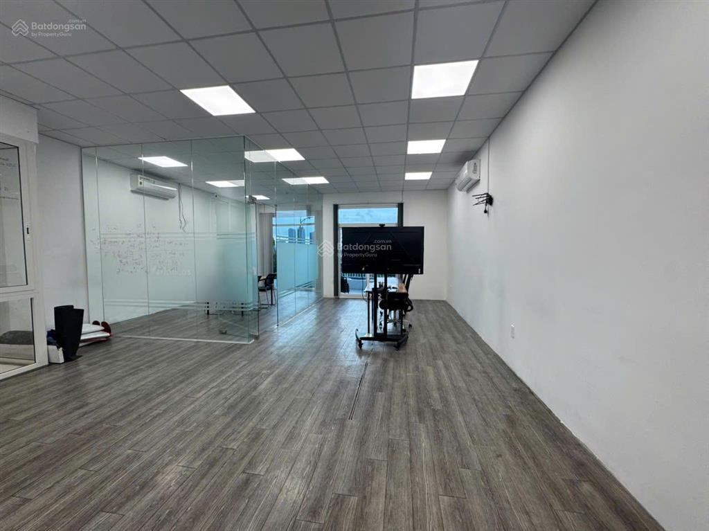 Văn phòng lakeview thủ thiêm 122m2, 25tr/tháng sẵn máy lạnh, nội thất cơ bản