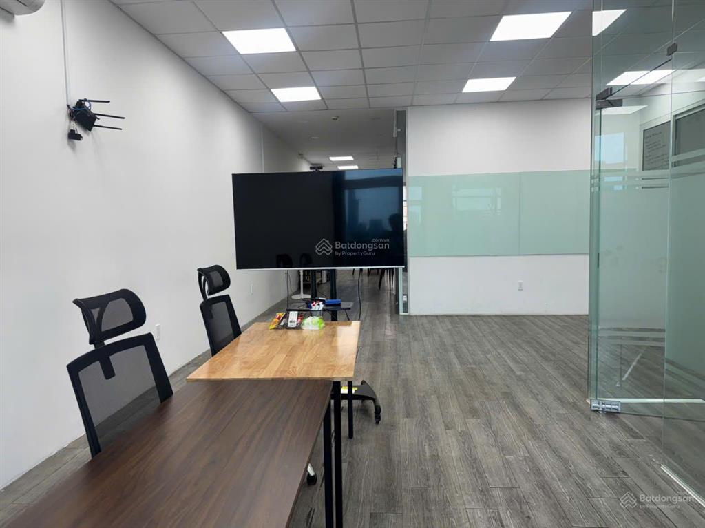 Văn phòng lakeview thủ thiêm 122m2, 25tr/tháng sẵn máy lạnh, nội thất cơ bản