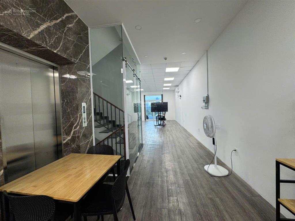 Văn phòng lakeview thủ thiêm 122m2, 25tr/tháng sẵn máy lạnh, nội thất cơ bản
