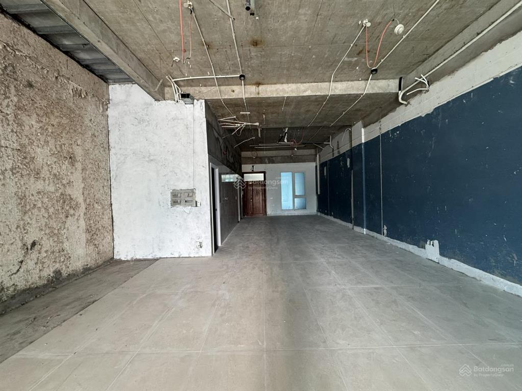 Cho thuê tòa nhà lakeview thủ thiêm 700m² hầm 4 tầng, thang máy 160 triệu/tháng , kết cấu 7m