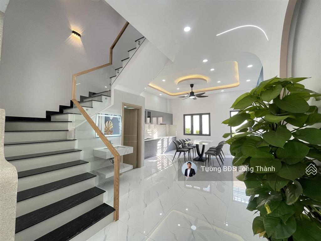 Bán căn nhà mặt tiền nhựa khu suối phèn long đức 1 trệt 2 lầu full nội thất giá chỉ 5,8 tỷ