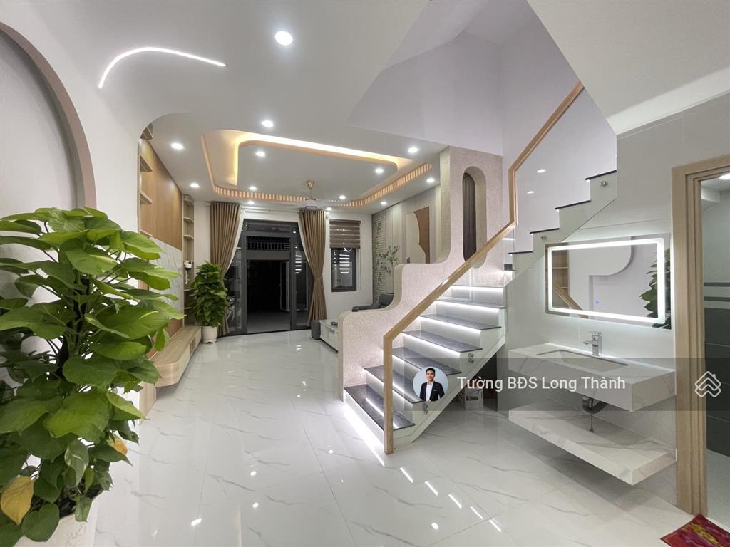 Bán căn nhà mặt tiền nhựa khu suối phèn long đức 1 trệt 2 lầu full nội thất giá chỉ 5,8 tỷ