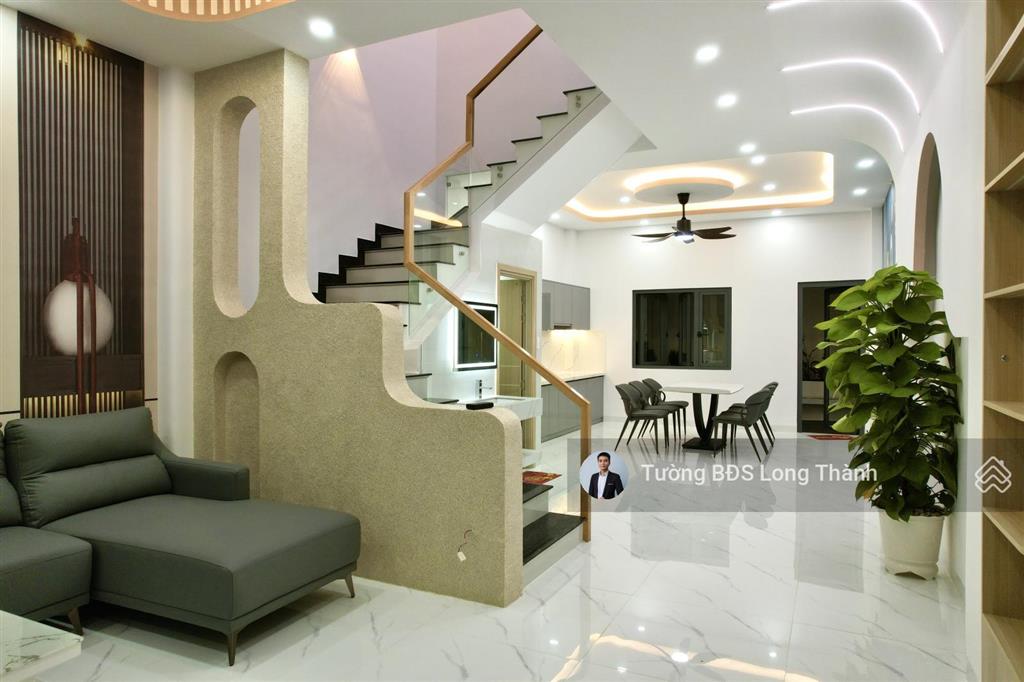 Bán căn nhà mặt tiền nhựa khu suối phèn long đức 1 trệt 2 lầu full nội thất giá chỉ 5,8 tỷ