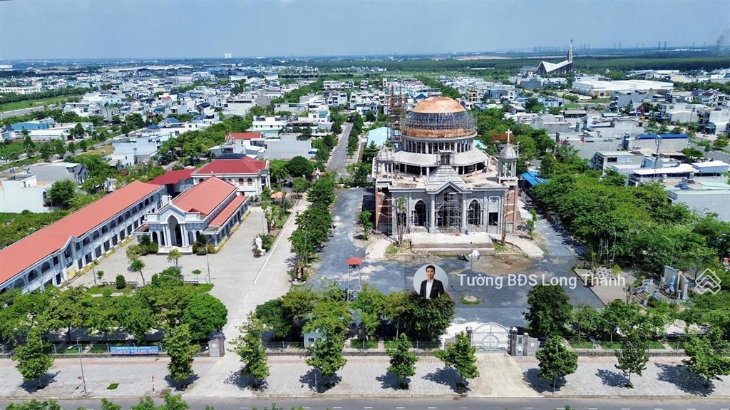 Cần bán lô góc 2 mặt tiền đường lớn 48 mét sổ sẵn kinh doanh được ngay