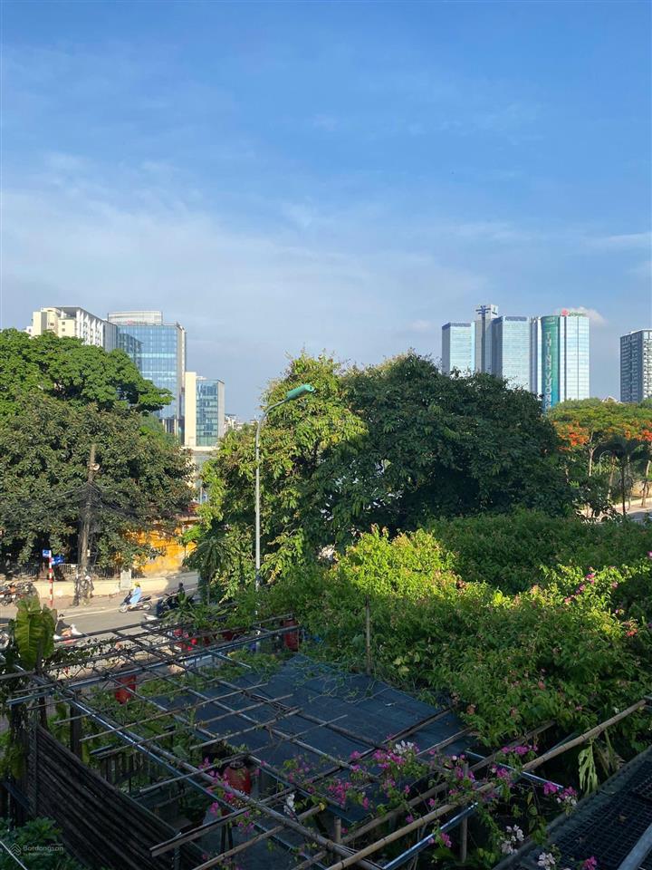 Cho thuê nhà đường nguyên hồng  gần công viên hồ thành công