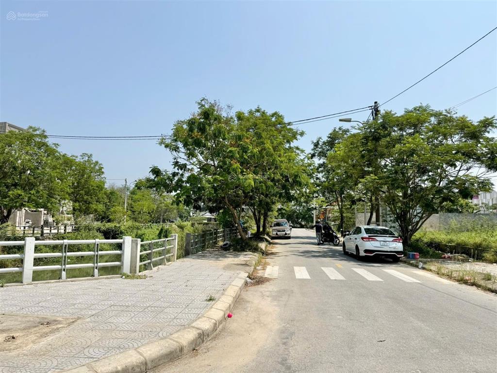 Lô góc 2 mặt tiền đại cồ việt  vị trí kinh doanh