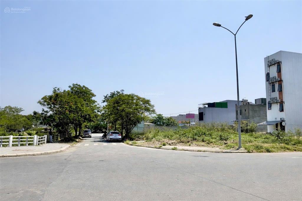 Lô góc 2 mặt tiền đại cồ việt  vị trí kinh doanh