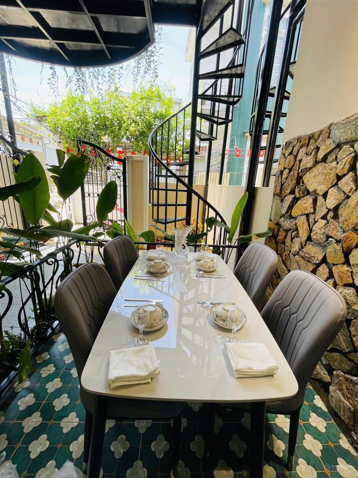 Nhà cần bán  homestay tân cổ điển sân vườn k235 phạm văn đồng, tp huế