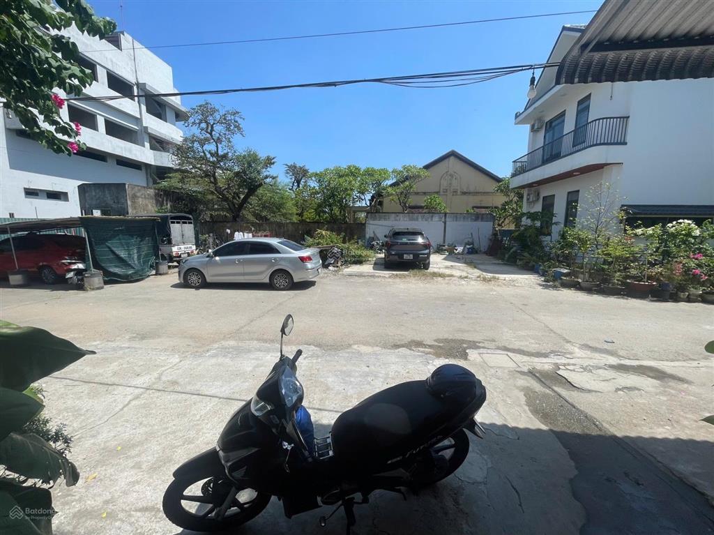 Nhà kiệt ô tô nguyễn sinh cung, cách mặt tiền chỉ 20m, đường rộng 10m