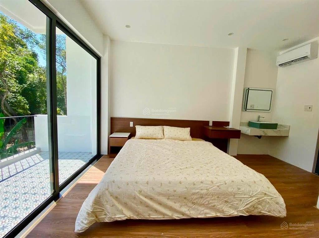 Bán nhà 3 tầng thủy xuân, tp. huế  hiện đại đường ô tô tránh nhau