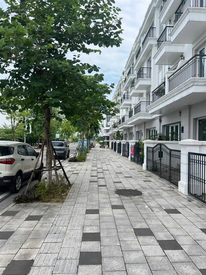 Bán shophouse eurowindow trâu quỳ gia lâm  mặt hồ điều hòa, kinh doanh đỉnh, sổ đỏ lâu dài