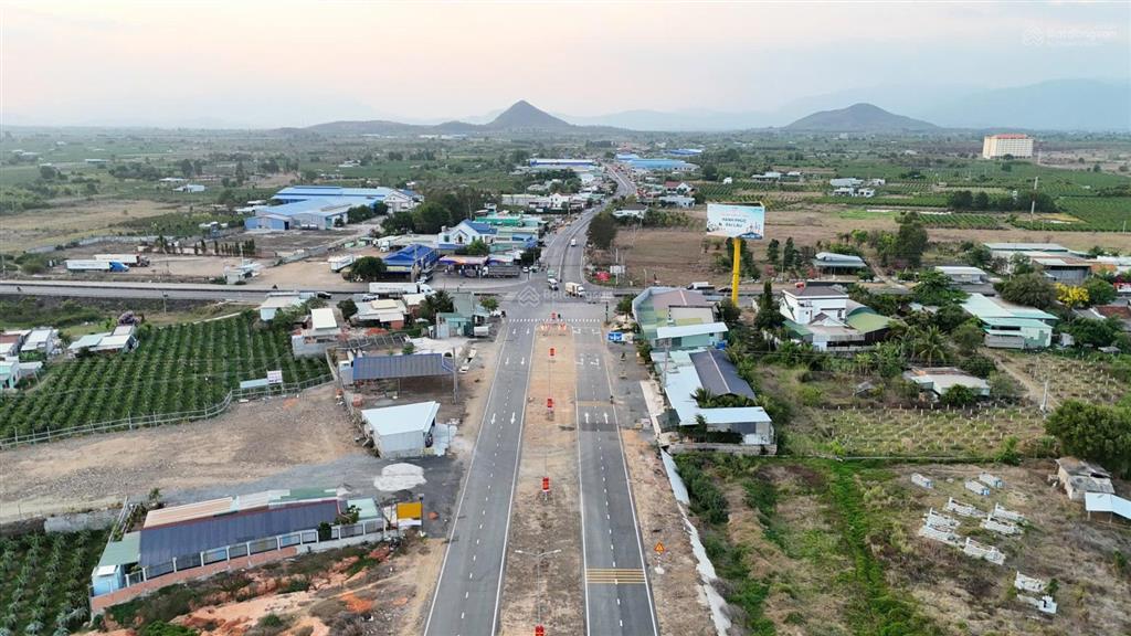Bán đất ngộp đường dẫn hàm kiệm  tiến thành gần novaworld phan thiết