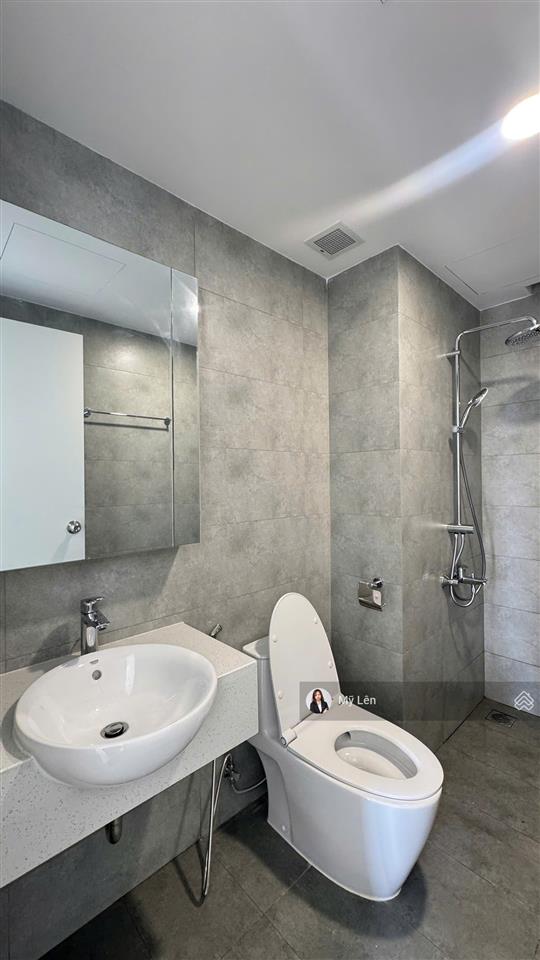 Bán căn 2pn victoria, có sẵn nội thất bếp, rèm, máy lạnh  giá chỉ 5,4 tỷ
