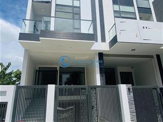 Cho thuê nguyên căn nhà mới bát nàn,quận 2hầm 4 tầng