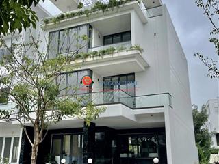 Cho thuê nguyên căn 10x20m, hầm 4 tầng  thang máy, máy lạnh đầy đủ, sẵn nội thất trung tâm quận 2