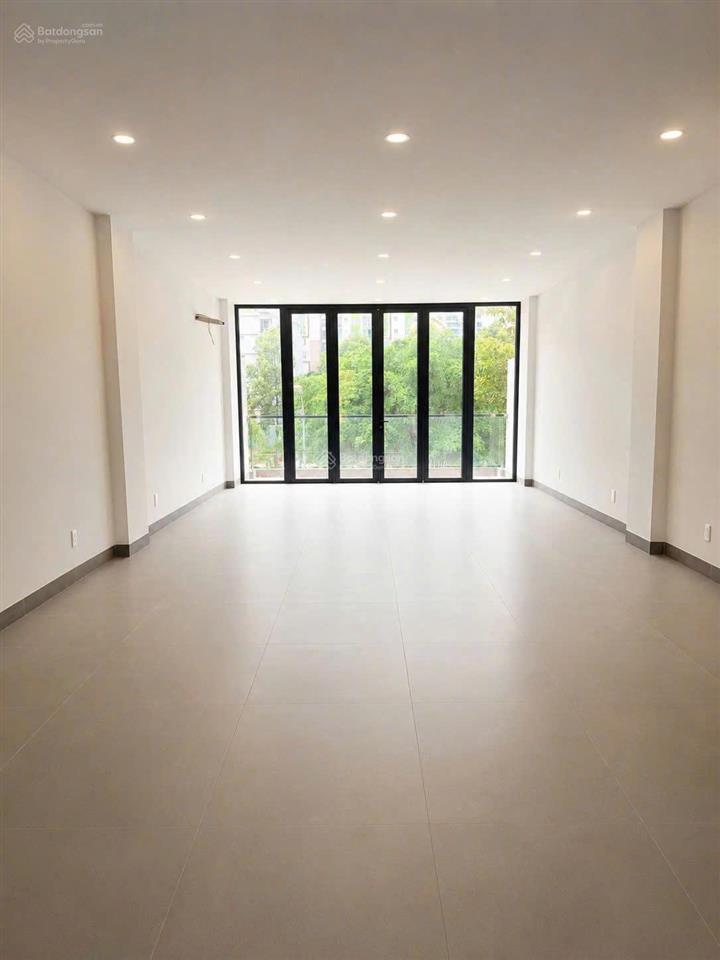 Cho thuê tòa văn phòng mới trung tâm quận 2  hầm 6 tầng, thang máy ~ 525m²