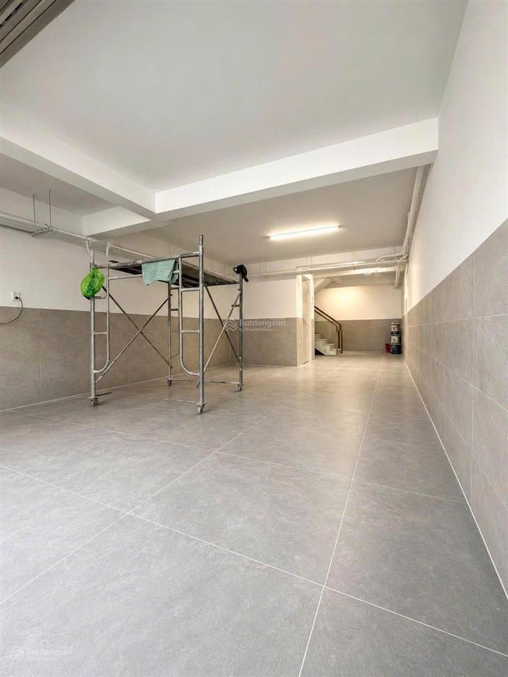 Cho thuê tòa văn phòng mới trung tâm quận 2  hầm 6 tầng, thang máy ~ 525m²