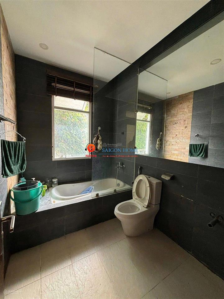 Cho thuê nguyên căn villa sân vườn đường trần não  quận 2, có sẵn ntcb