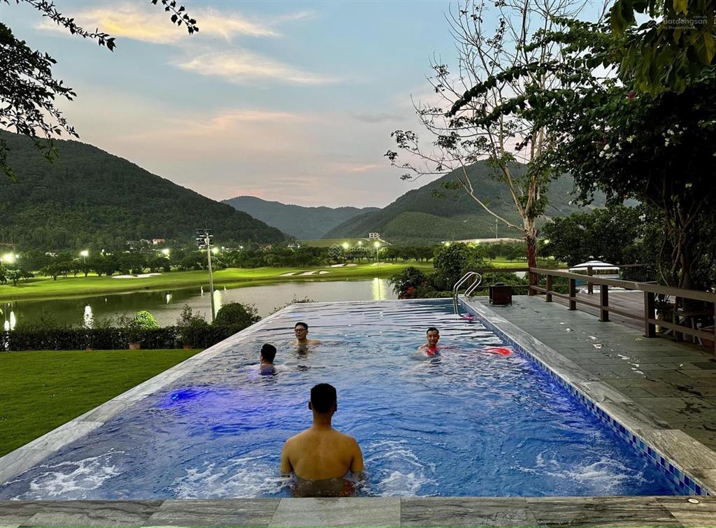 Chuyển nhượng biệt thự cực đẹp hiếm khi có bán (tại sân golf tam đảo)