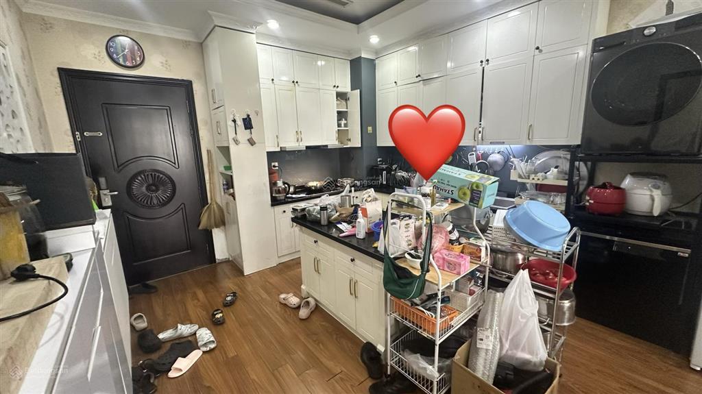 Chính chủ bán chung cư 3pn 138m2 royal city đã sửa chữa đẹp 16 tỷ